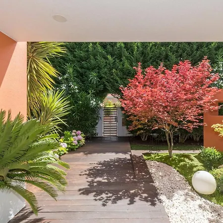 Orange Charm, Heated Pool