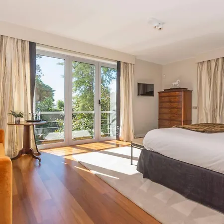 Orange Charm, Heated Pool