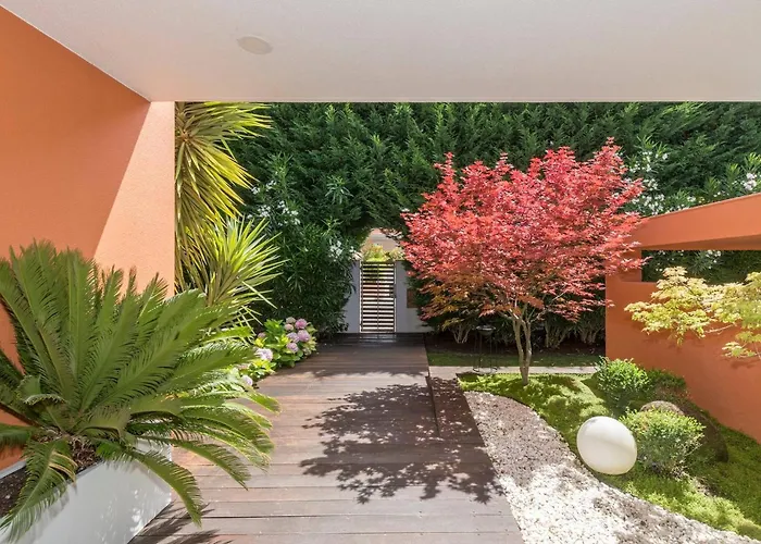 Orange Charm, Heated Pool