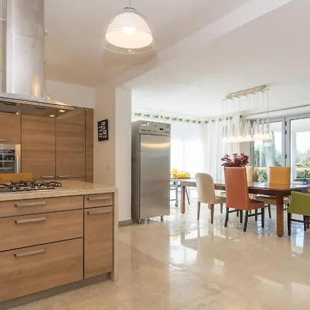 Orange Charm, Heated Pool