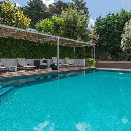 Orange Charm, Heated Pool